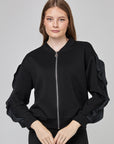 Sweat bomber zippé avec manches froncées et appliqué au dos| CF25-702