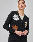 Cardigan boutonné avec appliqués floraux | CF25-911
