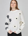Pull à col rond avec appliqués floraux contrastés | CF25-918