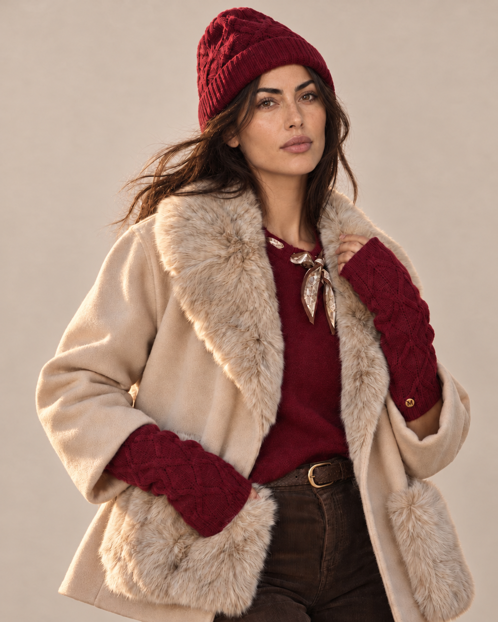 Short beige coat with faux fur collar and pockets - Milk